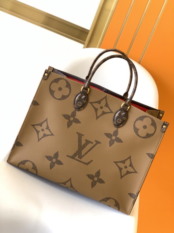 Louis Vuitton Onthego Large Handbag - Image 4