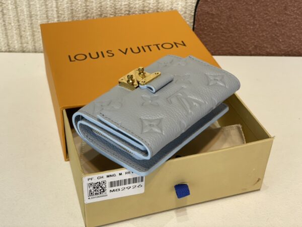 Louis Vuitton  Pochette Metis Compact Wallet - Image 3